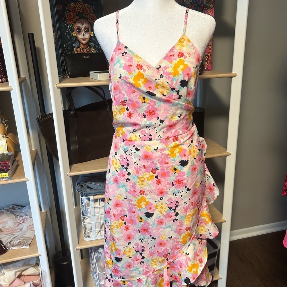 Vero Moda size large NWT Floral Wrap Dress in Pink and Yellow
